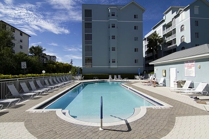 Breathtaking Sunsets Just Steps From Your Condo lic. 190813 in Fort Myers Beach, Florida, United States — photo 5