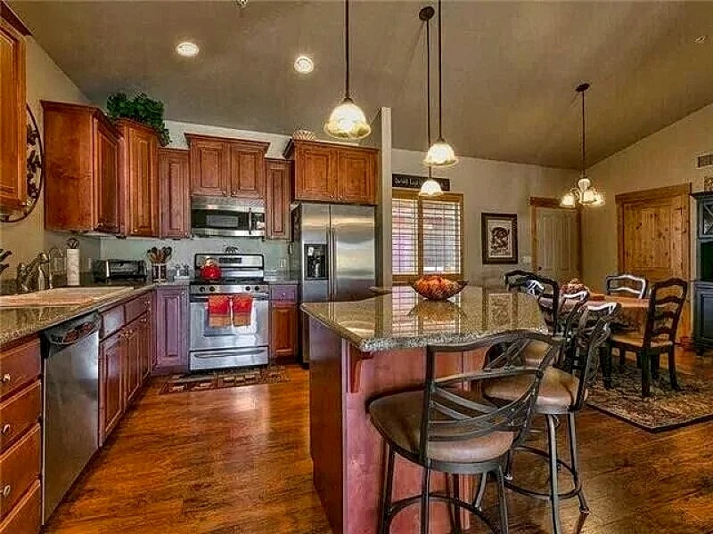 Park City Near Canyons Resort, Views, 3 HDTVs with Dish, BluRay, Hardwood Floors in Park City, Utah, United States — photo 2