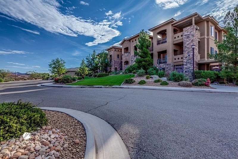 Luxury Condo at 5 Star Resort! Closest Resort to Zion Park -Sleeps 12!Best Rate in Hurricane, Utah, United States — photo 2