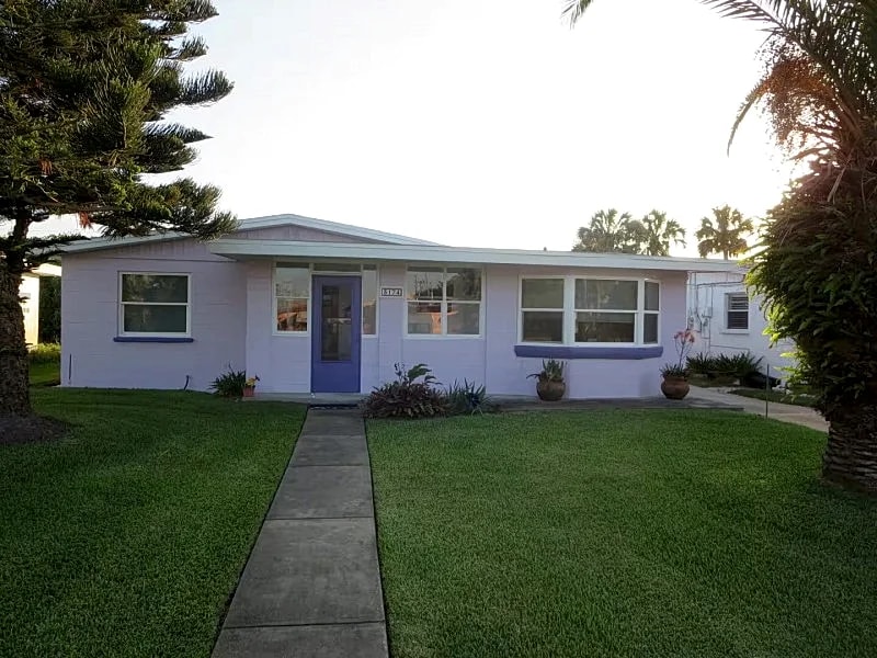 2 bedroom beachside home lrg fenced yard dogs welcome in Daytona Beach, Florida, United States — photo 3