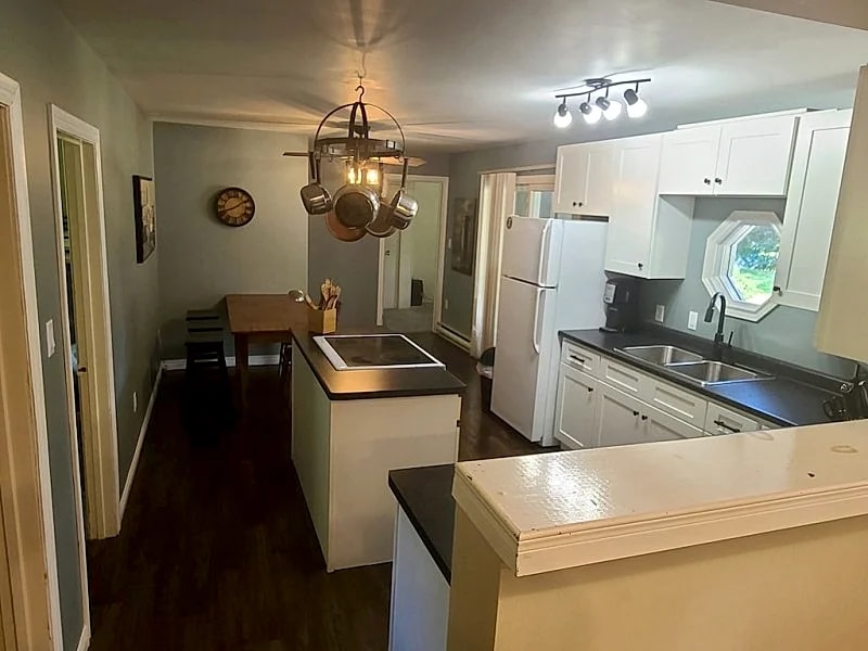 Greenlodge Cottage - Grand Bend, Ontario, Canada in Bluewater, Ontario, Canada — photo 5