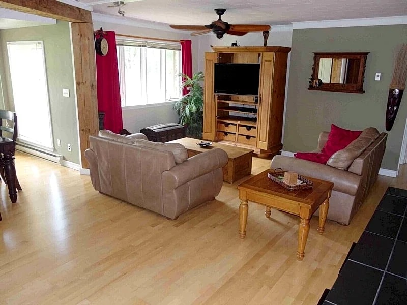 Bluehaven Cottage - Grand Bend, Ontario, Canada in Bluewater, Ontario, Canada — photo 2