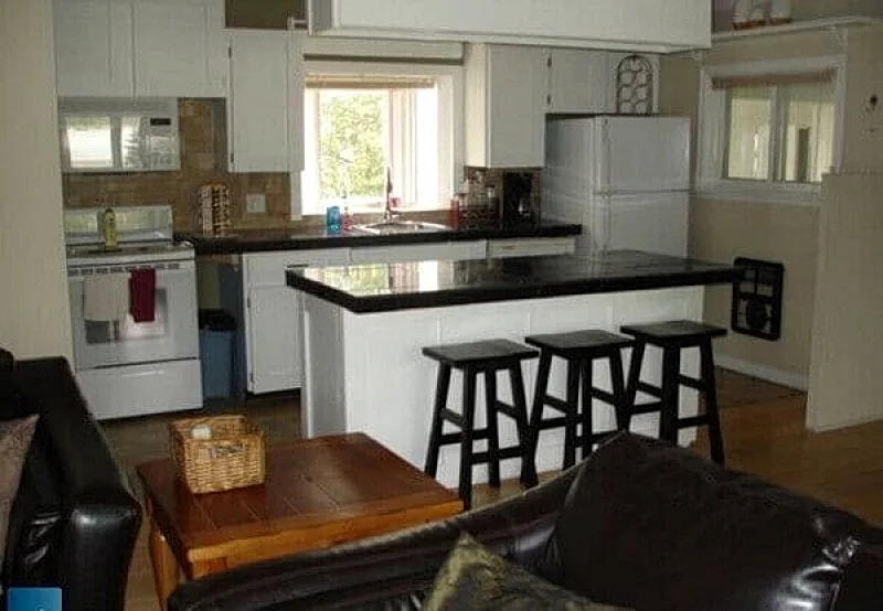 Bluehaven Cottage - Grand Bend, Ontario, Canada in Bluewater, Ontario, Canada — photo 3