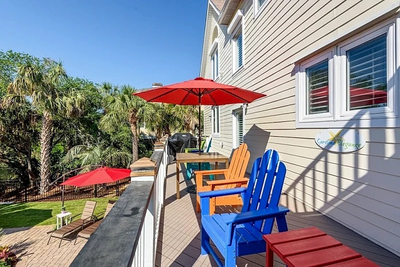 Luxurious CAROLINA ELEGANCE has pool; sleeps 12; 4 bedrooms; 3.5; on the marsh in Isle Of Palms, South Carolina, United States — photo 5