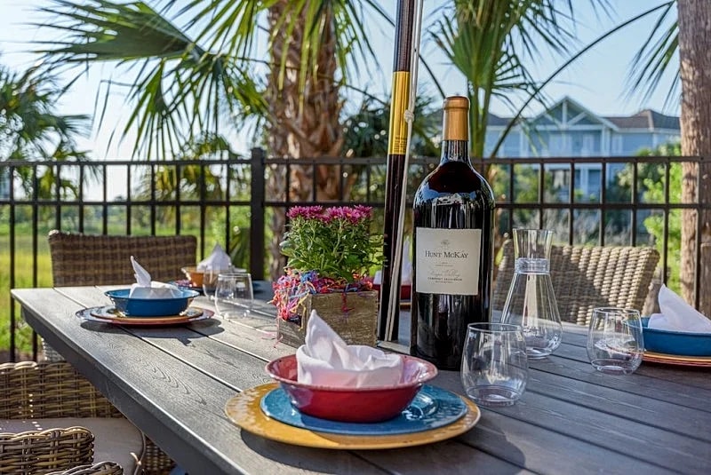 Luxurious CAROLINA ELEGANCE has pool; sleeps 12; 4 bedrooms; 3.5; on the marsh in Isle Of Palms, South Carolina, United States — photo 4