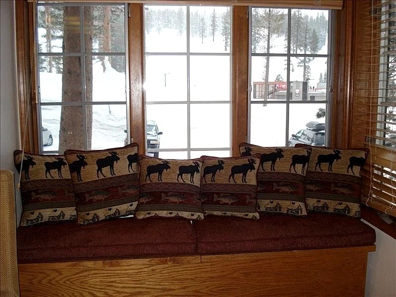 Ski in/Ski Out Condo at Canyon Lodge -Sleeps 8- Faces Mountain in Mammoth Lakes, California, United States — photo 3