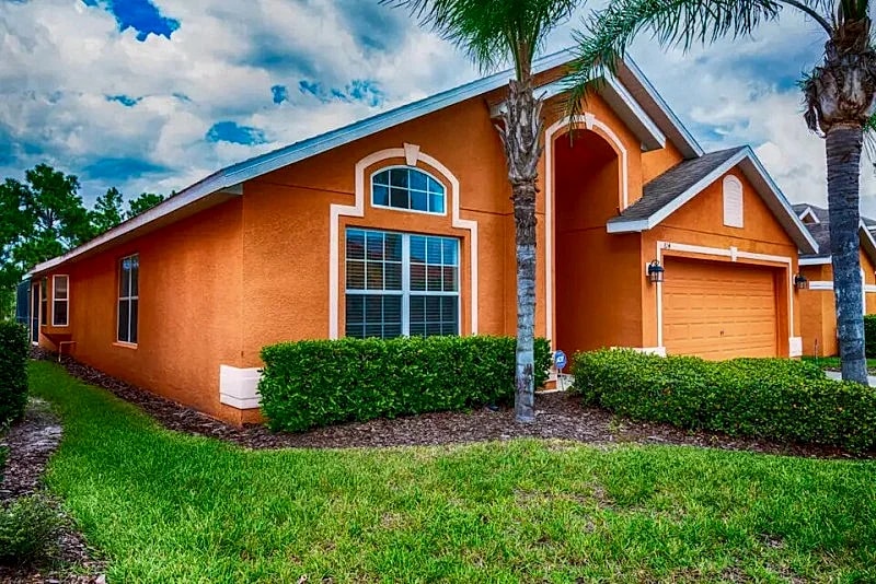 4 bed, 3 bath villa in gated community