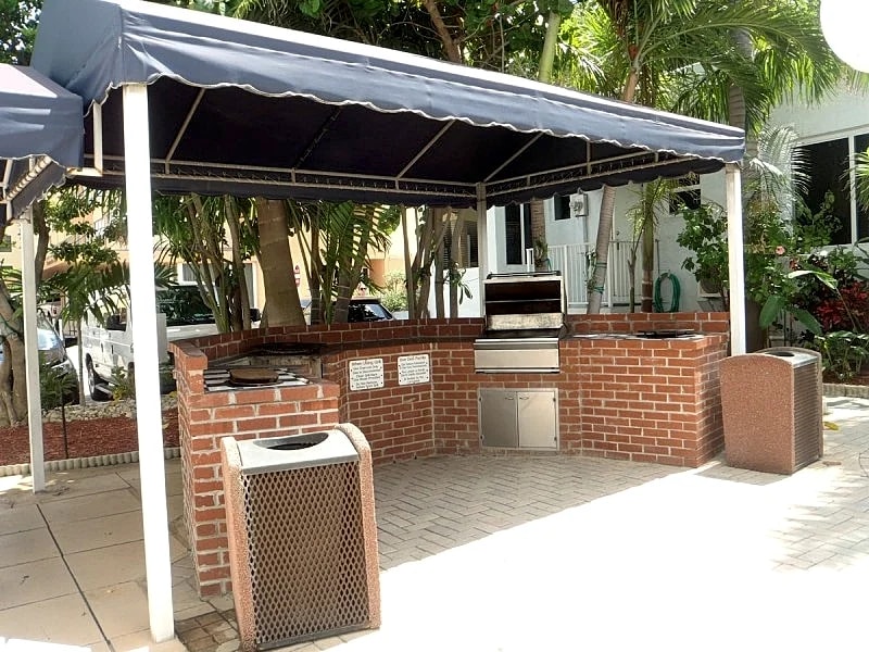 Beach Art Deco Cottage - Hollywood Beach, Florida in Hollywood, Florida, United States — photo 3