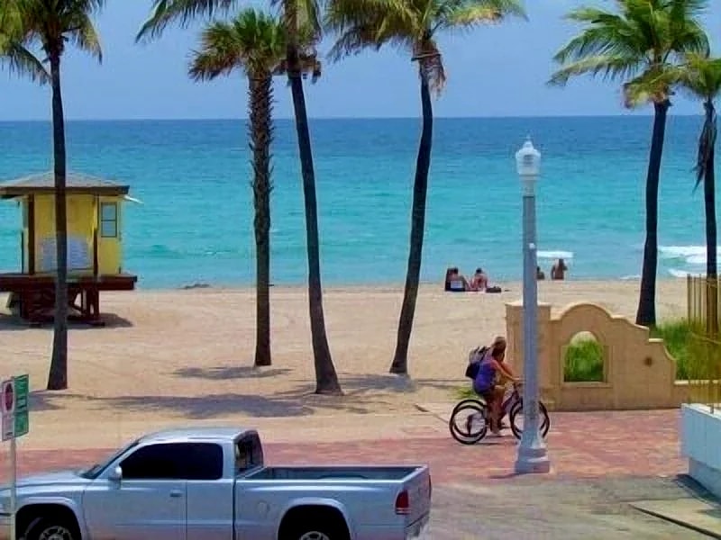 Beach Art Deco Cottage - Hollywood Beach, Florida in Hollywood, Florida, United States — photo 4