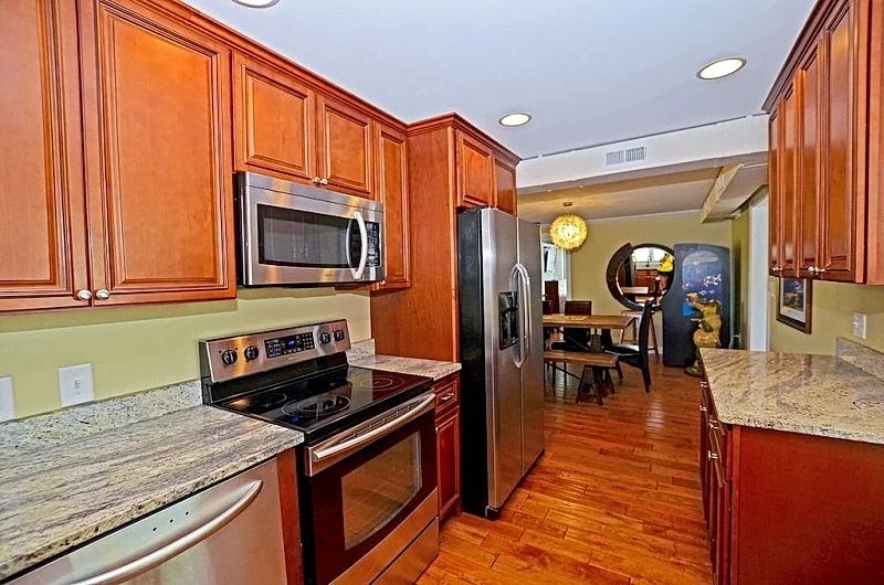 Ocean Front Property- New Upgraded Furnishings- Private Beach Access in Carolina Beach, North Carolina, United States — photo 5