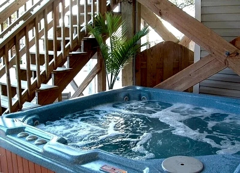 Seconds to the Beach - Private Pool-Hot Tub - Crystal Blue Persuasion in Surfside Beach, South Carolina, United States — photo 3