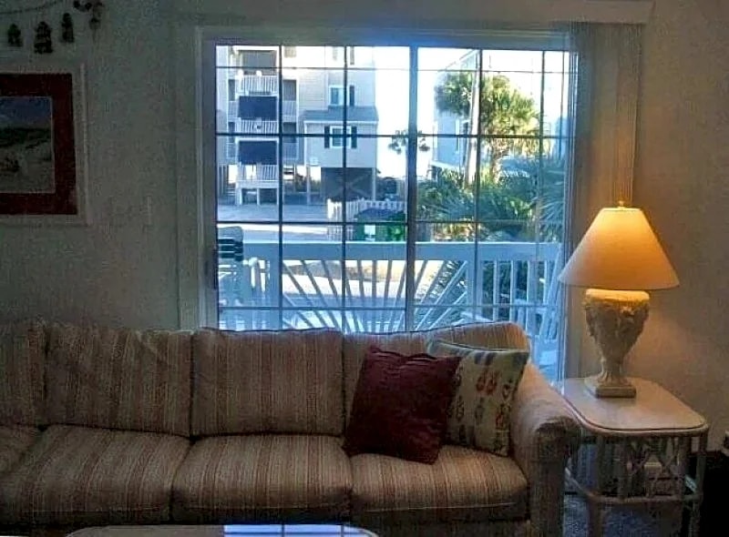 Seconds to the Beach - Private Pool-Hot Tub - Crystal Blue Persuasion in Surfside Beach, South Carolina, United States — photo 2