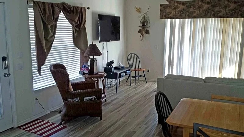 GREAT OCEAN VIEWS- Central Surfside Location- Hot Tub- Heated Pool in Surfside Beach, South Carolina, United States — photo 4