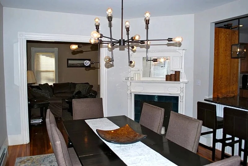 5-bedroom house. Close to airport, bus & train. 10 min from Boston. Sleeps 10. in Melrose, Massachusetts, United States — photo 5