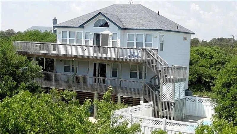 Secluded, socially-distanced ocean getaway. Pool/hot tub. Walk to beach in 4 min in Corolla, North Carolina, United States — photo 2