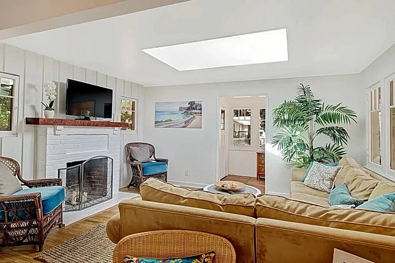 Hammonds Beach Haven w/ Yard, Deck & Sunroom-Walk to the beach, 1 block to Rosewood Miramar! in Santa Barbara, California, United States — photo 3