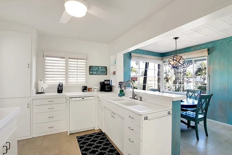 West Beach Villa 2 - Location in the center of West Beach, beach and State St. 2 blocks away! in Santa Barbara, California, United States — photo 5