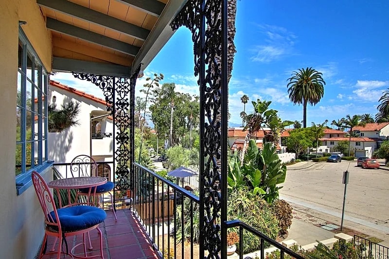 West Beach Villa 2 - Location in the center of West Beach, beach and State St. 2 blocks away! in Santa Barbara, California, United States — photo 4