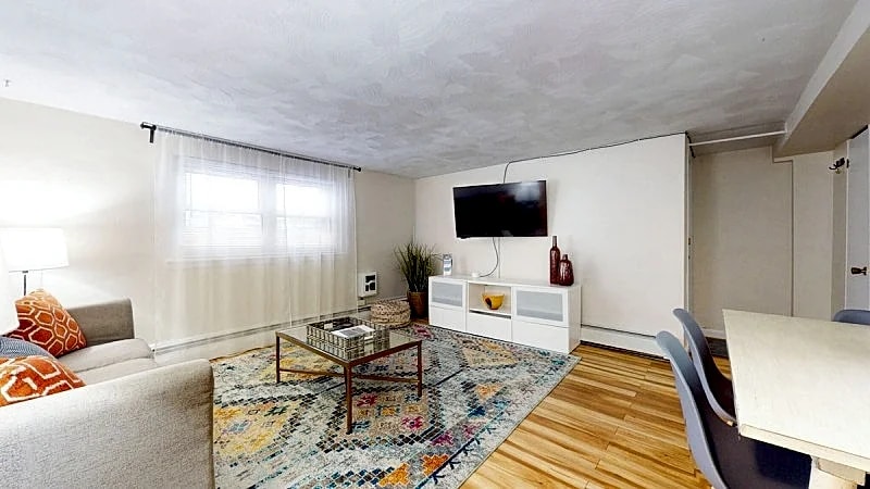 Great 1 bed close to Longwd Med, Fenway, parkng