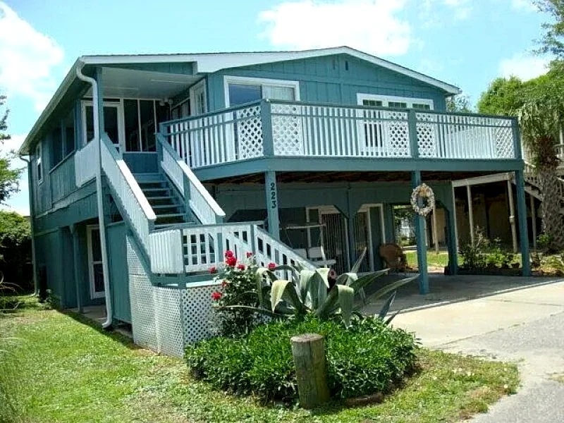 Close to beach 5 bedrooms, two golf carts,3 bathrooms, linens cleaning included in Murrells Inlet, South Carolina, United States — photo 1