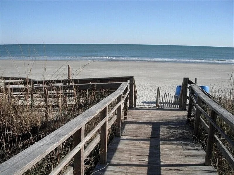 Close to beach 5 bedrooms, two golf carts,3 bathrooms, linens cleaning included in Murrells Inlet, South Carolina, United States — photo 2