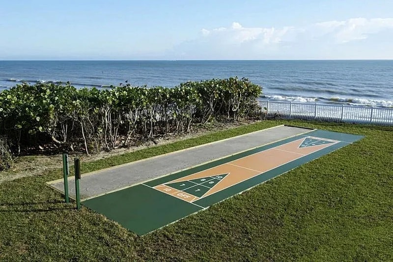 Right on the Beach. Family & Pet Friendly. Great Ocean views in Satellite Beach, Florida, United States — photo 3