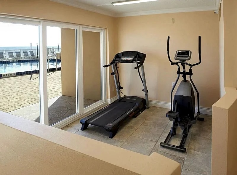 Right on the Beach. Family & Pet Friendly. Great Ocean views in Satellite Beach, Florida, United States — photo 5
