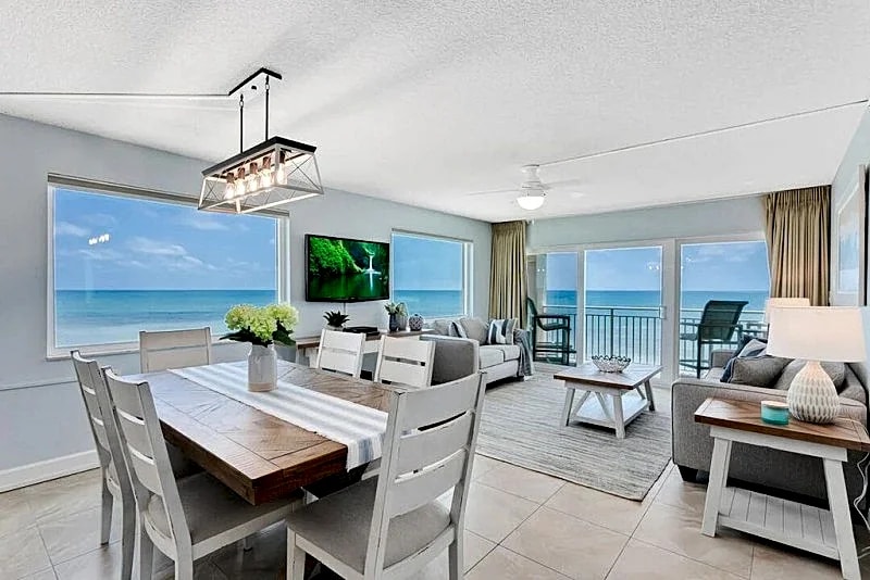 Penthouse with Private Hot Tub and Amazing Ocean Front views