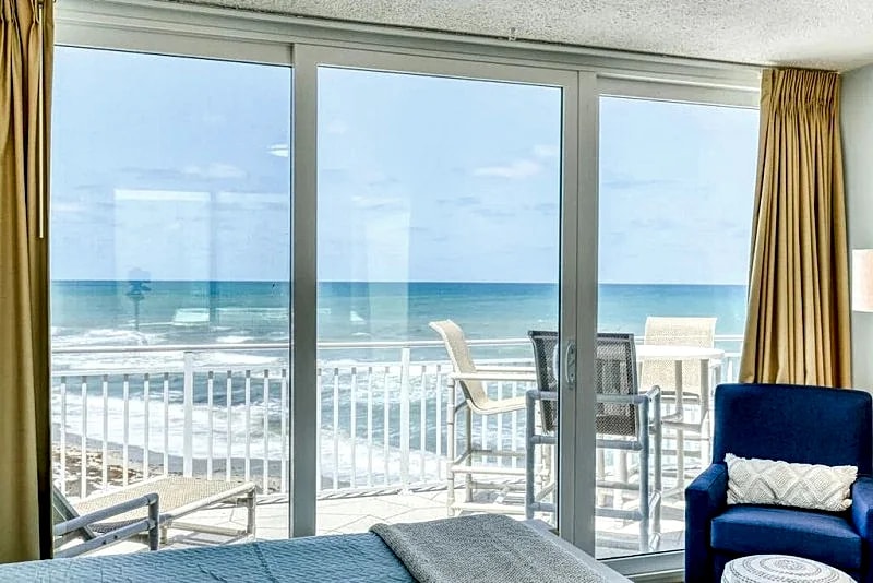 Penthouse with Private Hot Tub and Amazing Ocean Front views in Satellite Beach, Florida, United States — photo 2