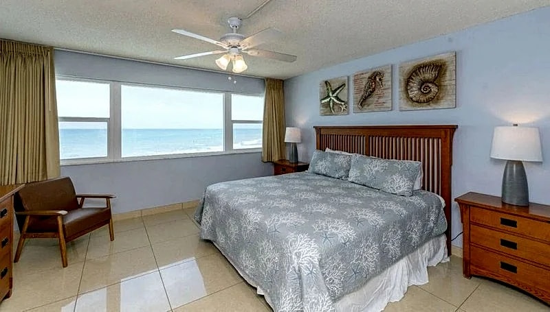 Penthouse - Direct Oceanfront with Plasma TV's In every room in Satellite Beach, Florida, United States — photo 4