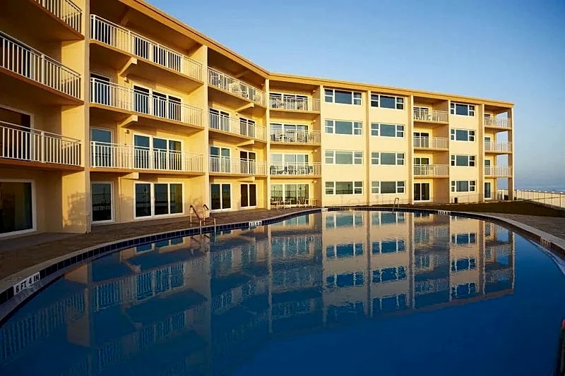 Gorgeous Oceanside Oasis - Pool, Privacy & Views in Satellite Beach, Florida, United States — photo 3
