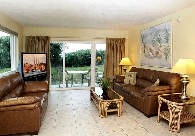 Spacious – Ground floor right on the Beach!