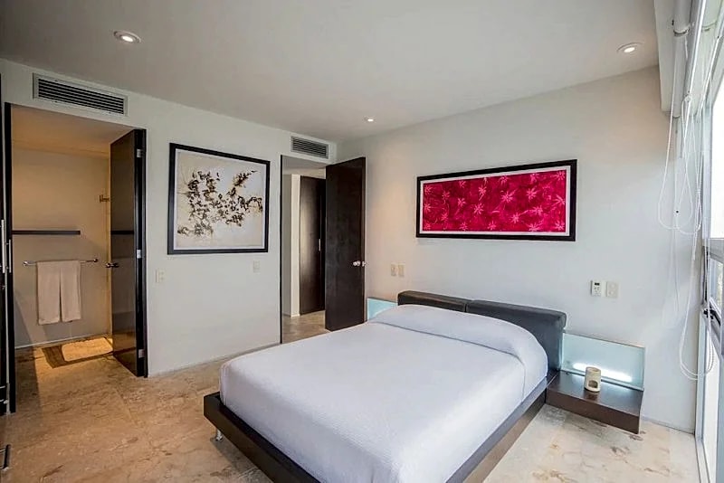 OCEAN VIEW 2 BR CONDO STEPS FROM THE BEACH AND 5TH AV in Playa Del Carmen, Quintana Roo, Mexico — photo 5