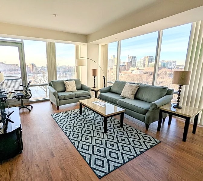 Large 2 Bedroom/ 2 Bathroom w/River Views Nearby MGH, MIT, Harvard, W/D in Suite