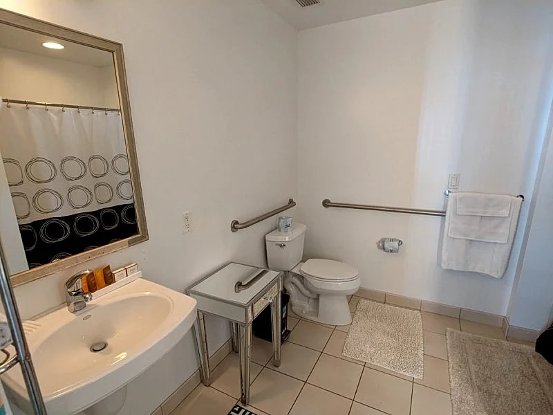 Large 1 Bedroom Apartment by MGH, Modern Building in Safe and Quite Neighborhood in Boston, Massachusetts, United States — photo 4