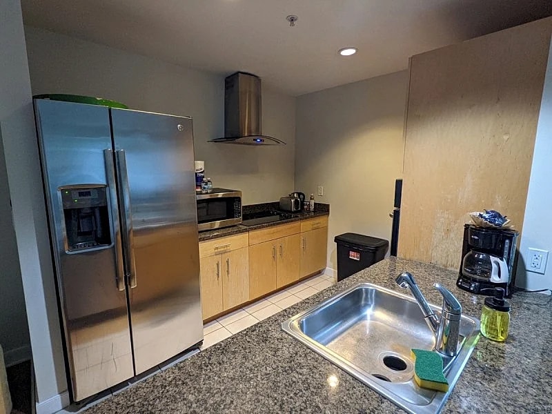 Large 1 Bedroom Apartment by MGH, Modern Building in Safe and Quite Neighborhood in Boston, Massachusetts, United States — photo 3