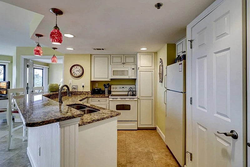 3527 Villamare has an upbeat, fun style with ocean views! in Hilton Head Island, South Carolina, United States — photo 4