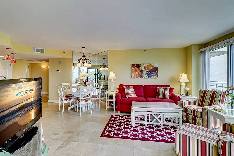 3527 Villamare has an upbeat, fun style with ocean views! in Hilton Head Island, South Carolina, United States — photo 2