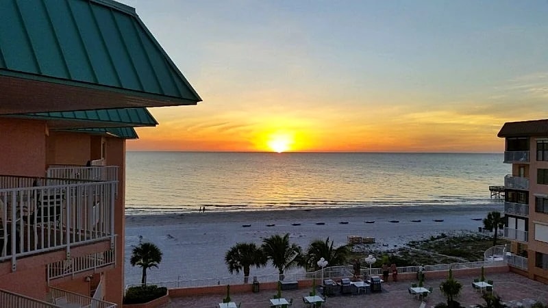 Indian Rocks Beach / Indian Shores Ocean Condo near Clearwater & St Petersburg