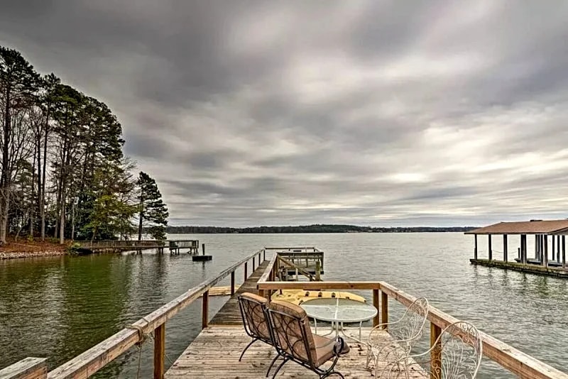 WATERFRONT! Lake Norman Vacation Rental and Corporate Housing 2 Bedrooms