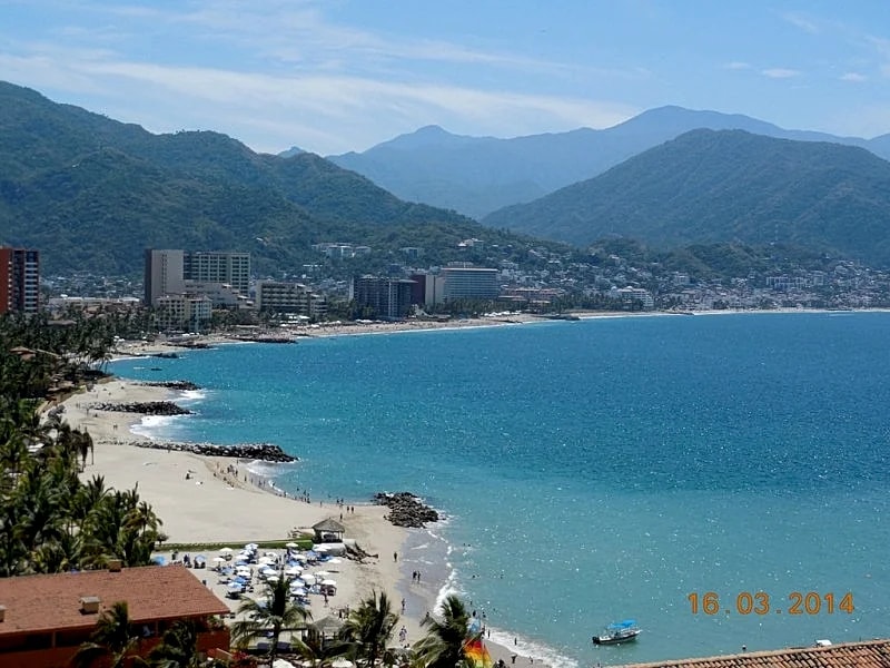 Luxury Oceanfront Apartment in Puerto Vallarta's Best Beach. 2 Large Pools, Gym in Puerto Vallarta, Jalisco, Mexico — photo 2