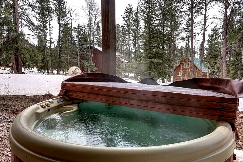 Whiskey Mountain Lodge- Hot tub, hockey table, and Wi-Fi in Lead, South Dakota, United States — photo 5