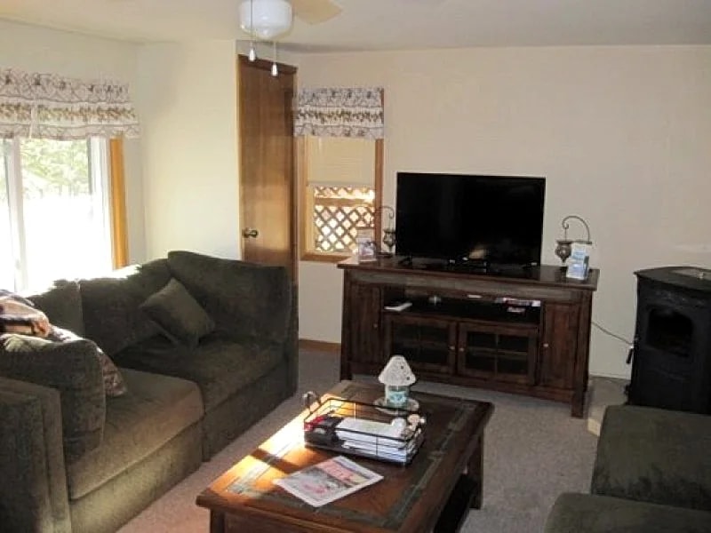 Mountain Retreat with its convenient location for Skiing, Hiking, Mountain Biking, Snowmobiling, and Fishing just minutes away in Taylorsville, Utah, United States — photo 5