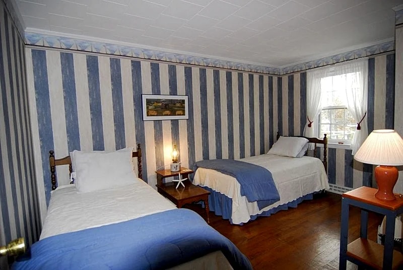 Charming Yet Spacious Cape Ranch with Central Air. in Dennisport - Cape Cod in Dennis, Massachusetts, United States — photo 5