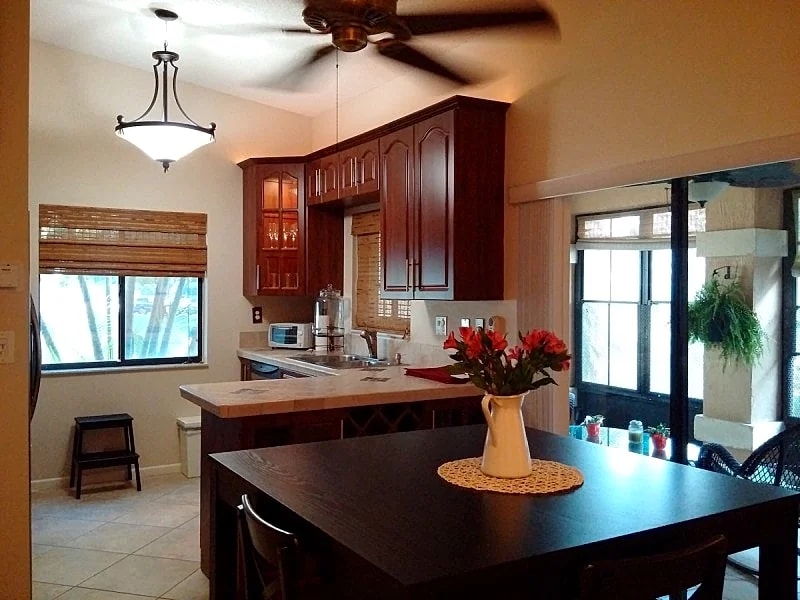 Beautiful Miami Lakehouse For Families 3 Beds/2 Baths/Sleeps 6 in Palmetto Bay, Florida, United States — photo 4