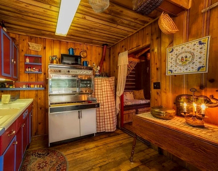 Buckeye's authentic, comfy, cozy, romantic cabin in Leadville, Colorado in Leadville, Colorado, United States — photo 2