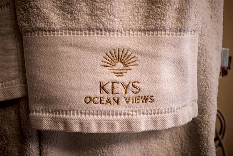 Superior 4bd Penthouse with gym, movie room, and private rooftop lounge in Islamorada, Florida, United States — photo 4