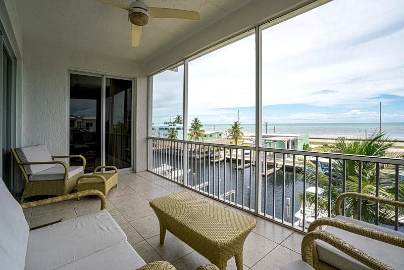 2 BDR Penthouse w/ Breathtaking Views ~ Designer Furnished ~ in Islamorada, Florida, United States — photo 4