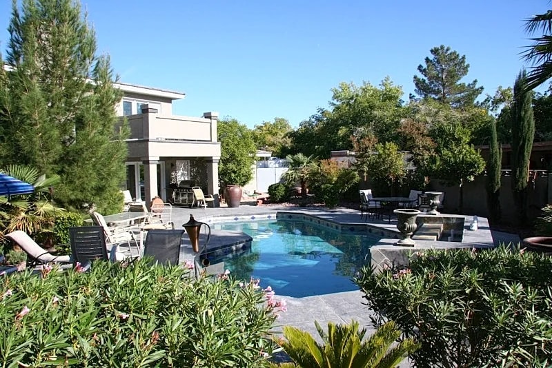 Healthy House for Teams, Families, Executives: Pool, Jacuzzi in 2 House Compound