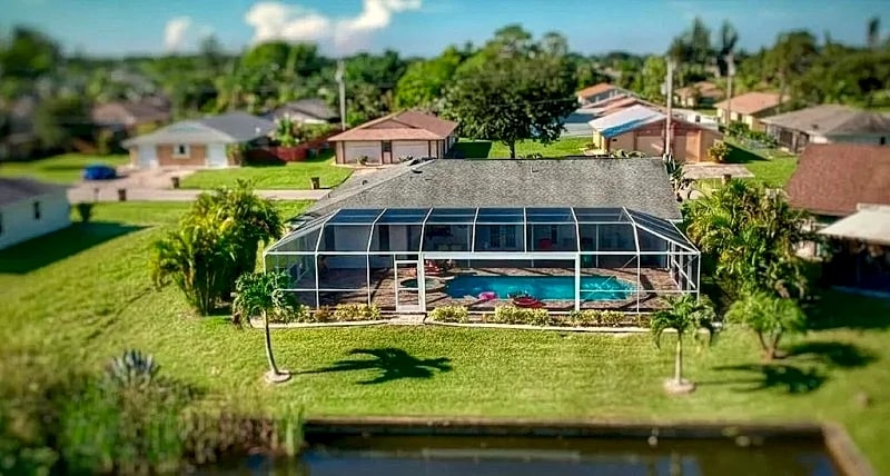 Private Oasis with pool and Jacuzzi on the water in Cape Coral, Florida, United States — photo 3